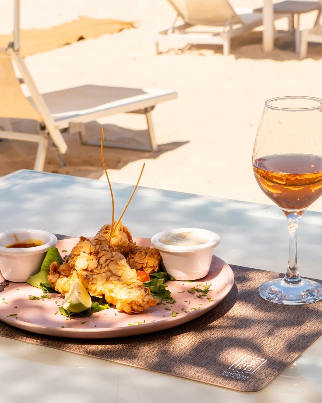 Le QG — Beach Lounge · Front de mer · Club