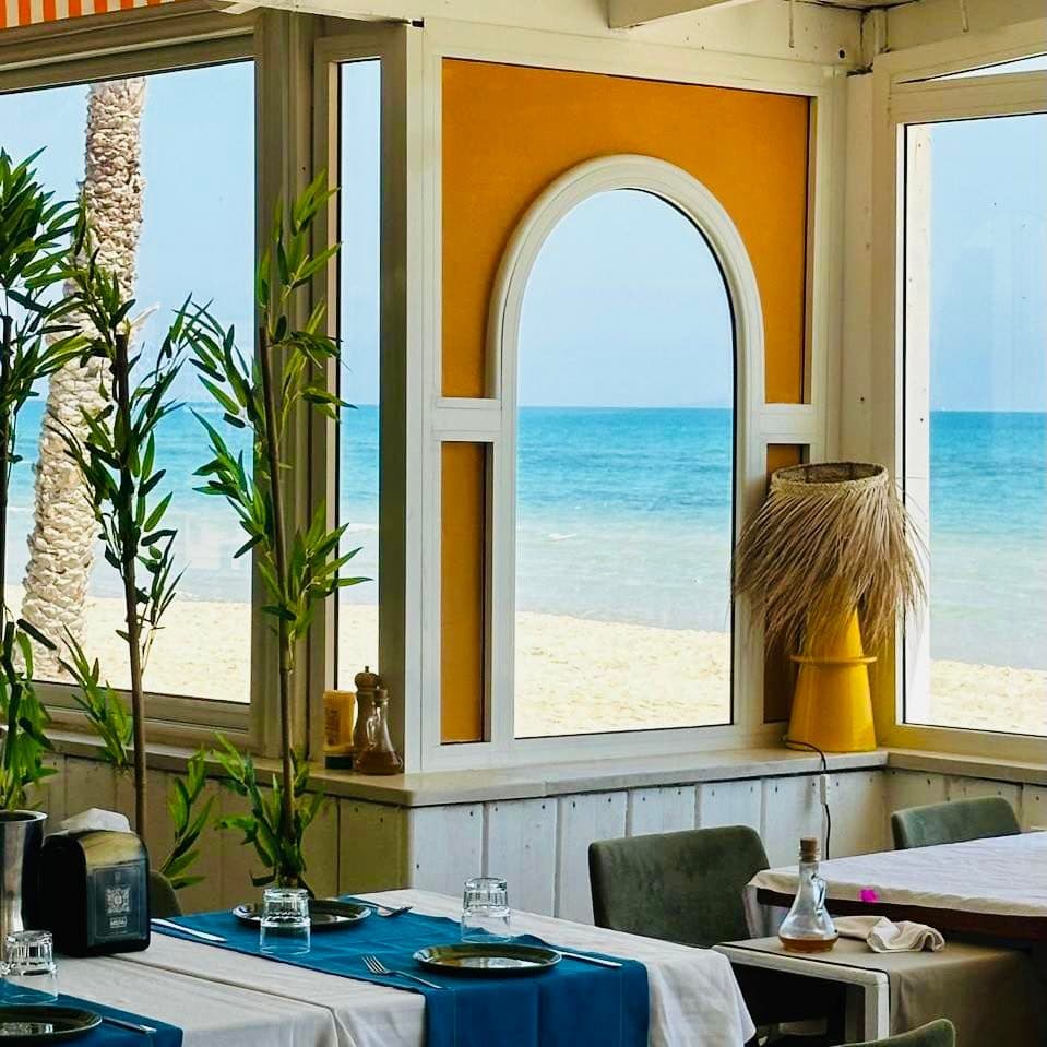 Le QG — Beach Lounge · Front de mer · Club