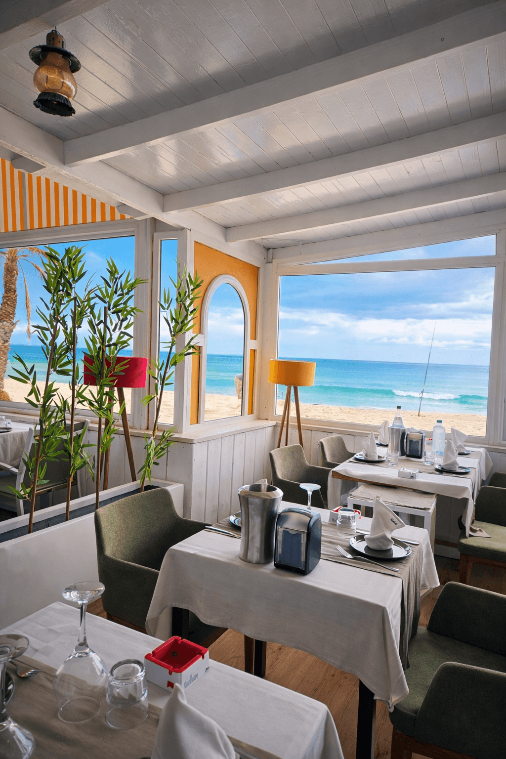 Le QG — Beach Lounge · Front de mer · Club